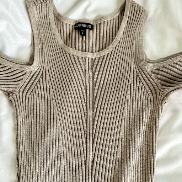 Express dress - Picture 4 of 8